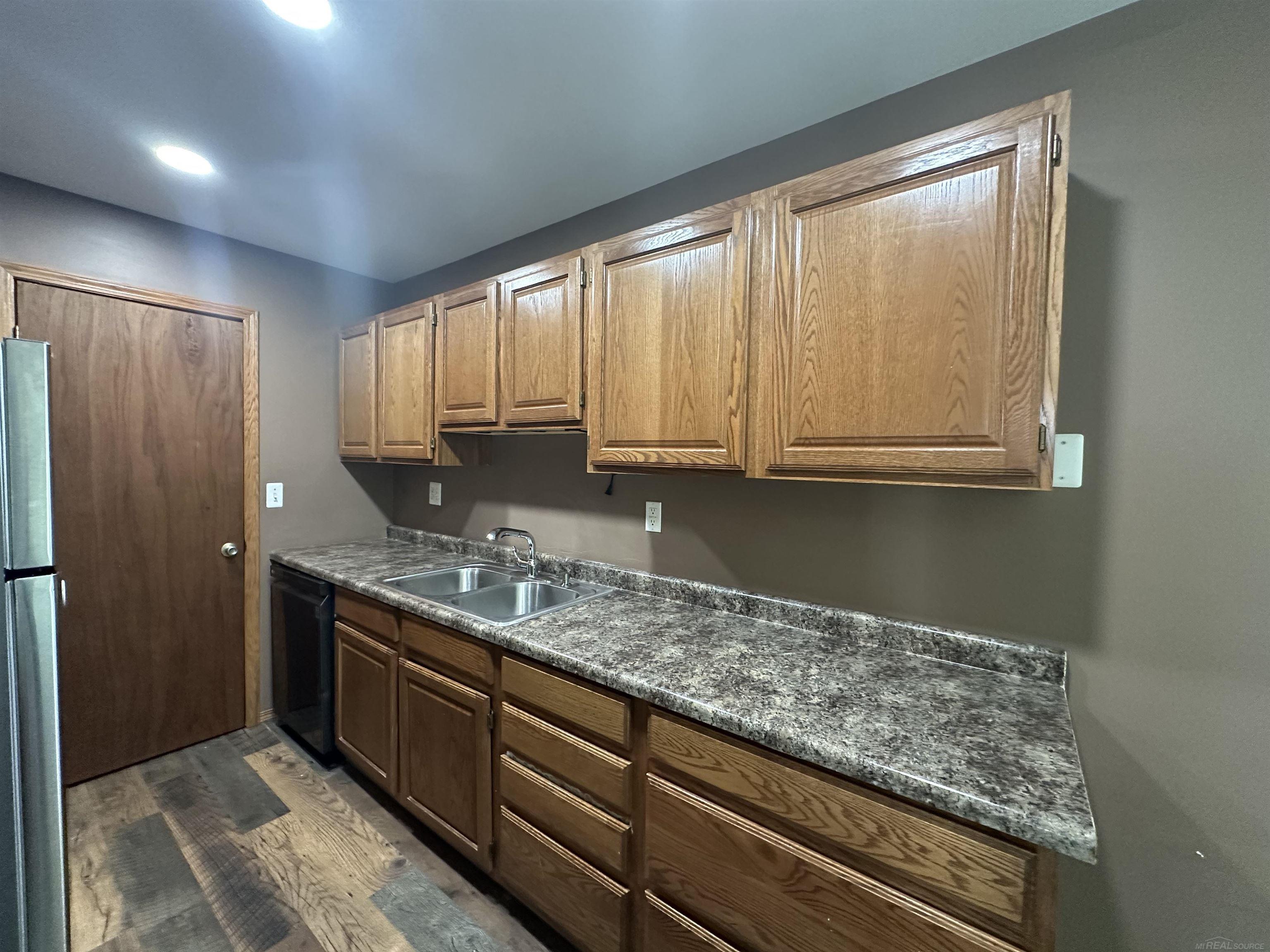 28219 Raleigh Crescent Drive New Baltimore, MI 48051 - Photo 10 of 35