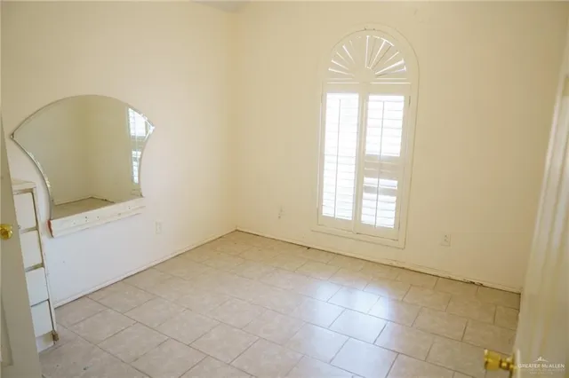 a view of empty room with window