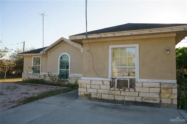 a house view with a outdoor space