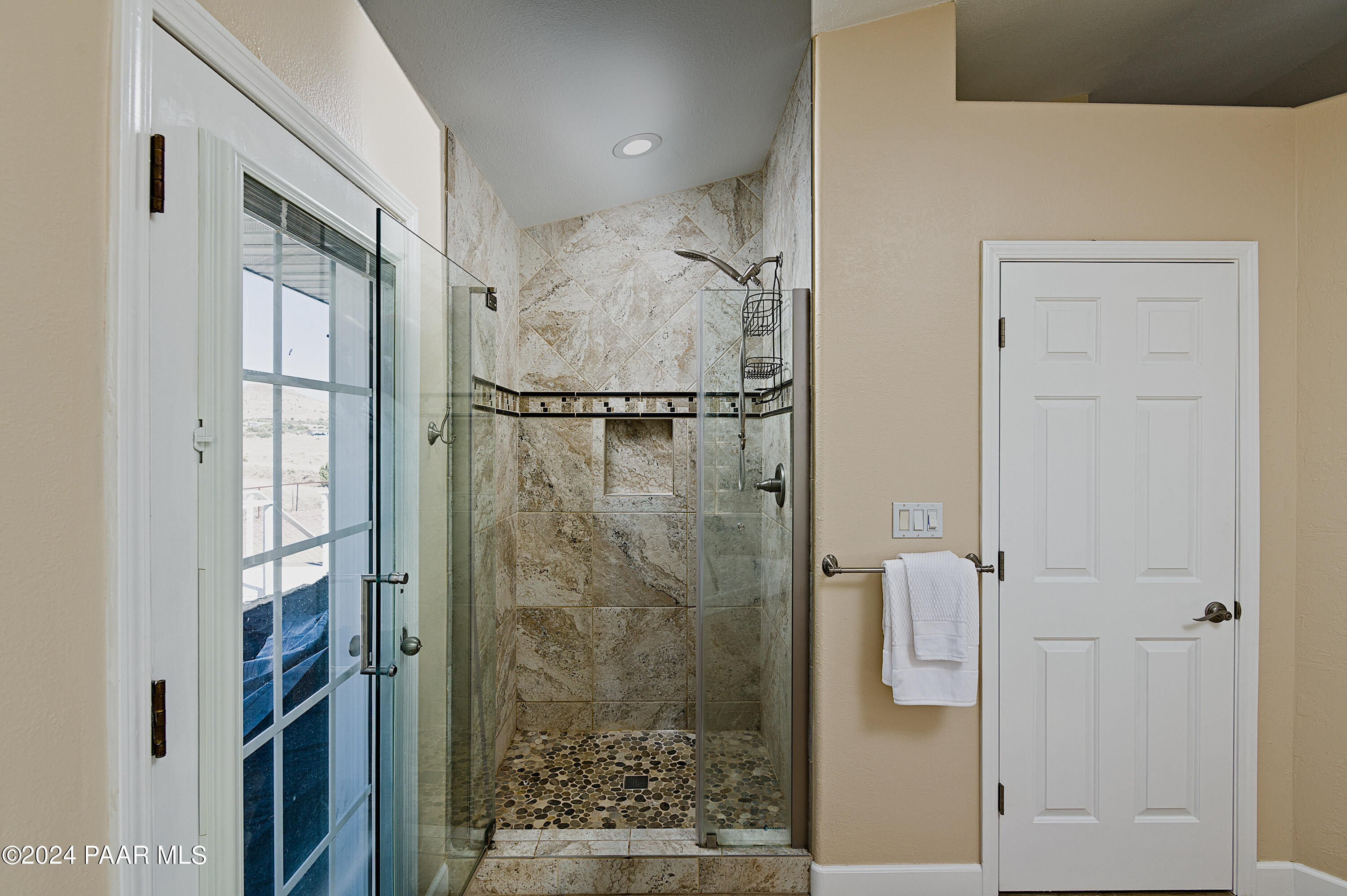 4860 West Stazenski Road Prescott, AZ 86305 - Photo 27 of 67 MainBR-Ba_shower