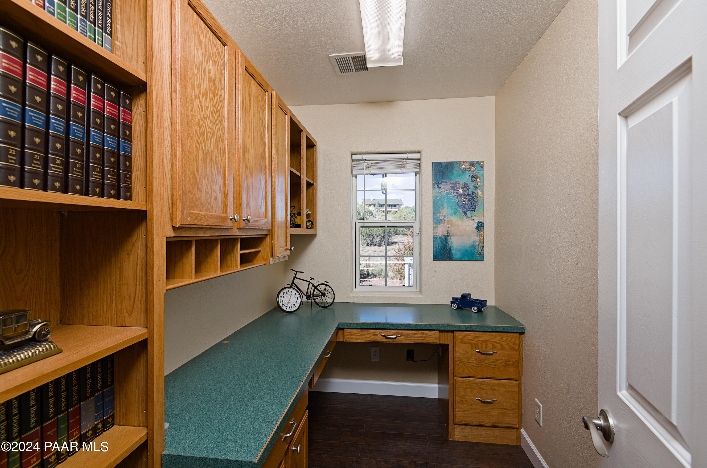 4860 West Stazenski Road Prescott, AZ 86305 - Photo 30 of 67 Upstairs office