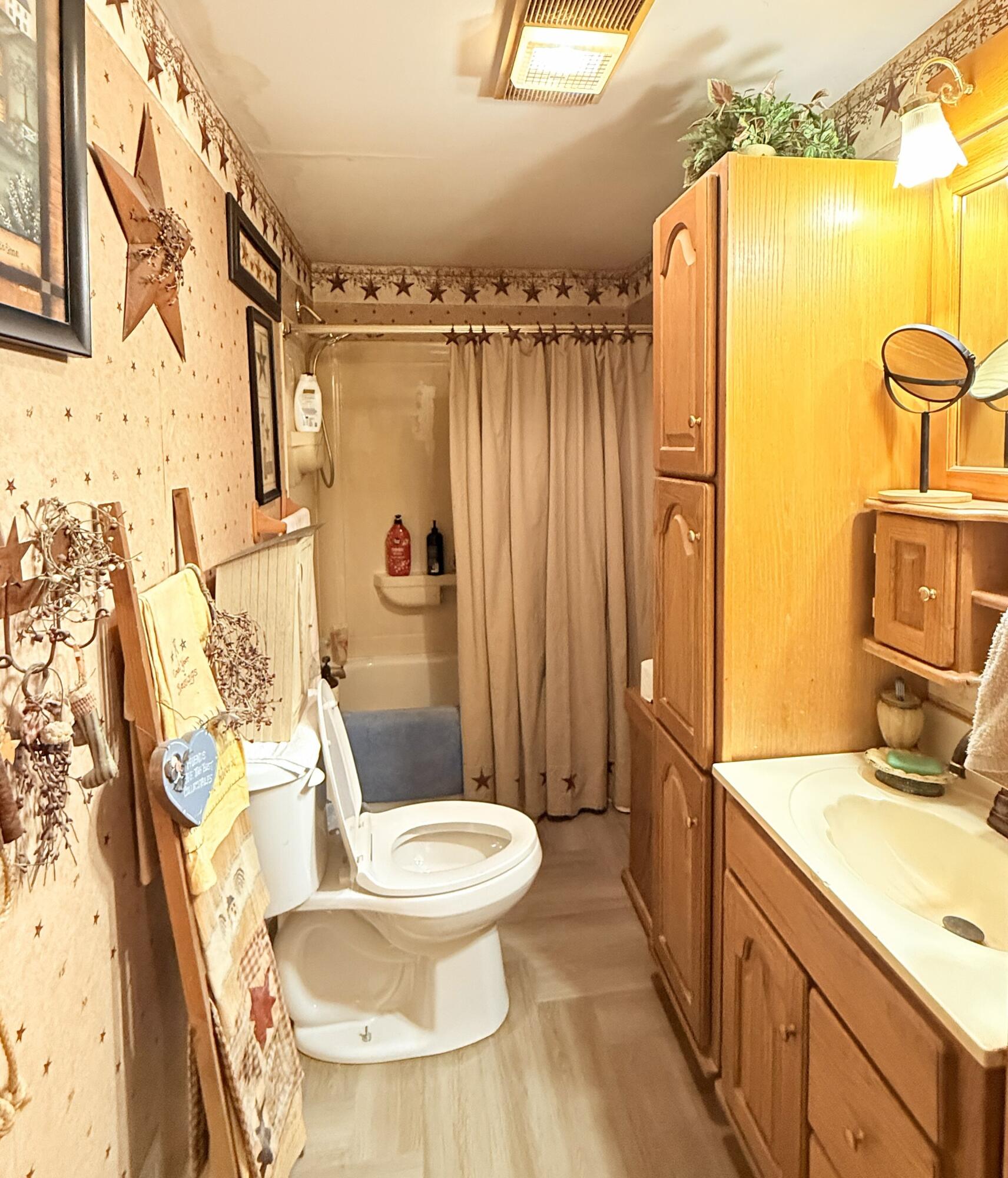 73 Tyner Loop Tyner, KY 40486 - Photo 15 of 41 Bathroom 2