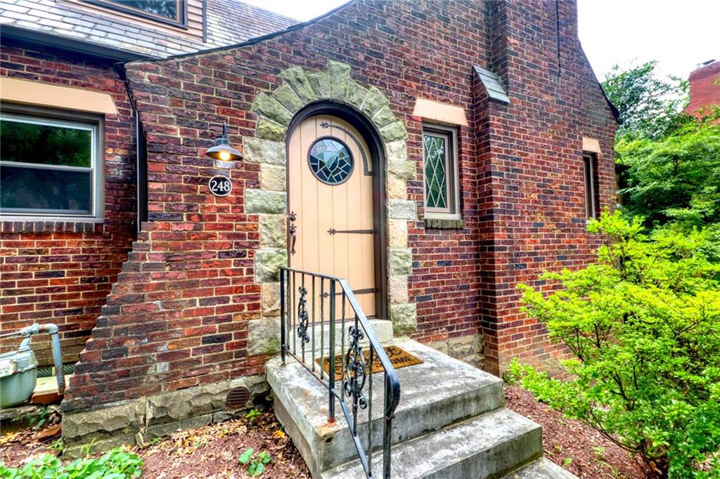 248 Cascade Road Pittsburgh, PA 15221 - Photo 2 of 23 Gallery Image 2