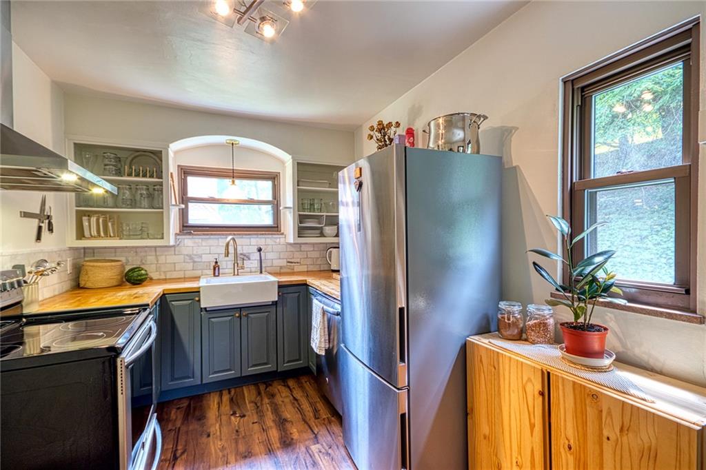 248 Cascade Road Pittsburgh, PA 15221 - Photo 3 of 23 Gallery Image 3