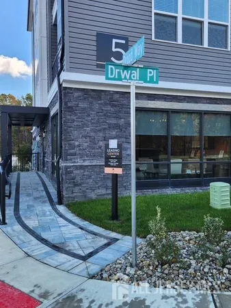 $2,945 | 6107 Domzal Road, Unit 6107, Sayreville, NJ 08872