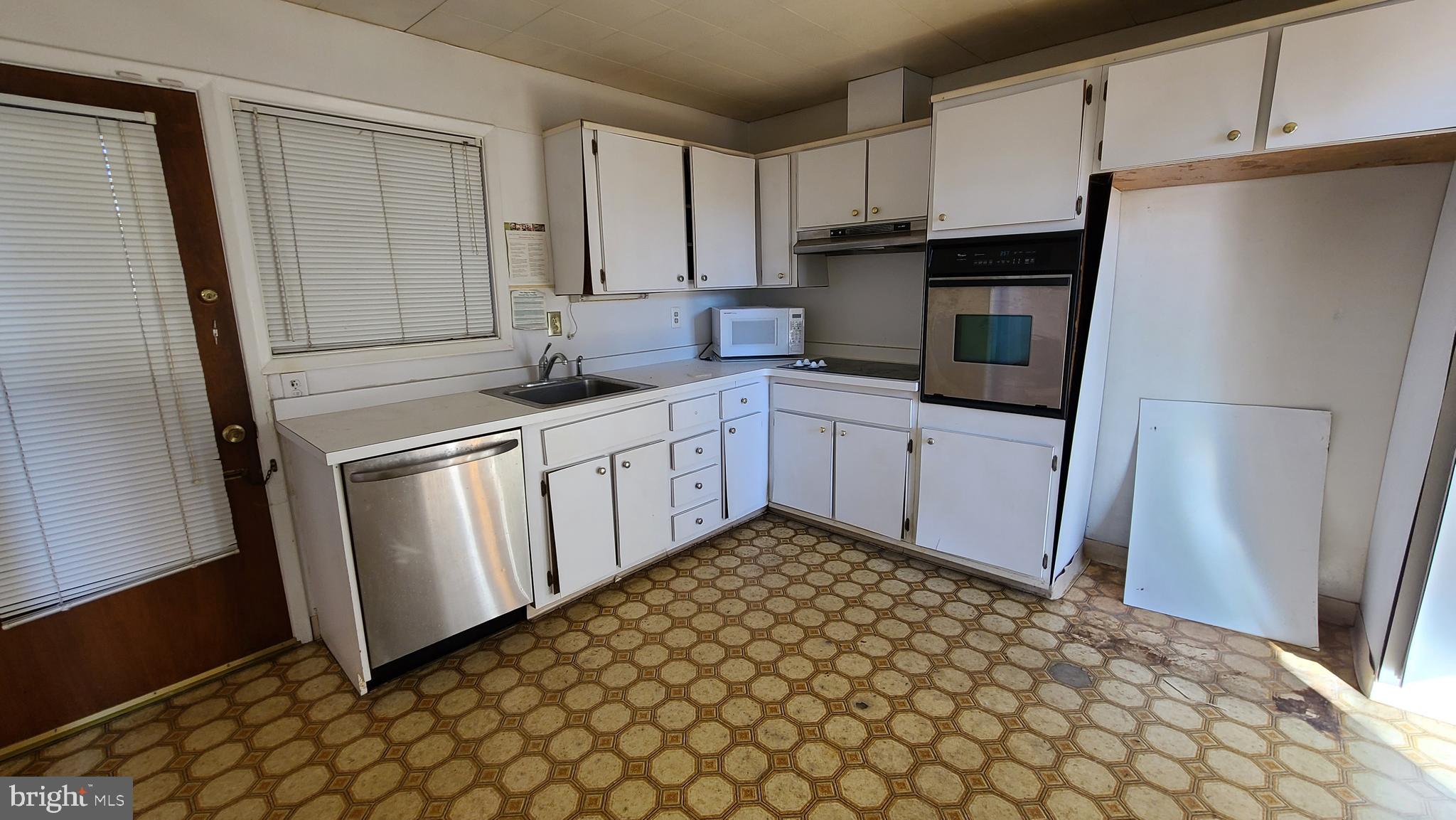 123 Yew Road Cheltenham, PA 19012 - Photo 11 of 24