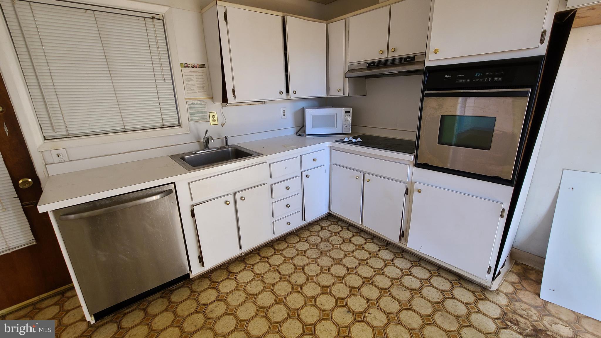 123 Yew Road Cheltenham, PA 19012 - Photo 12 of 24