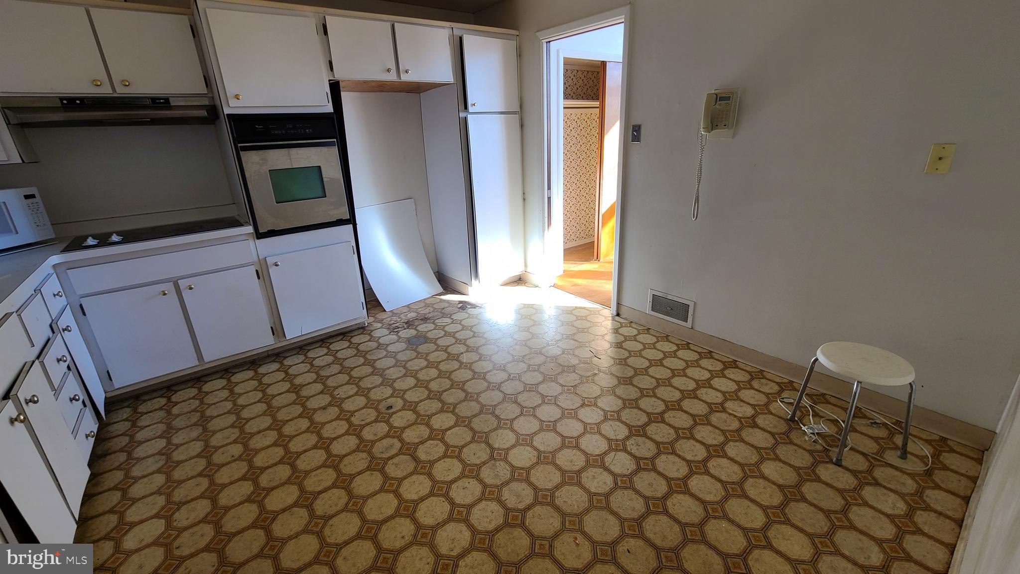 123 Yew Road Cheltenham, PA 19012 - Photo 13 of 24