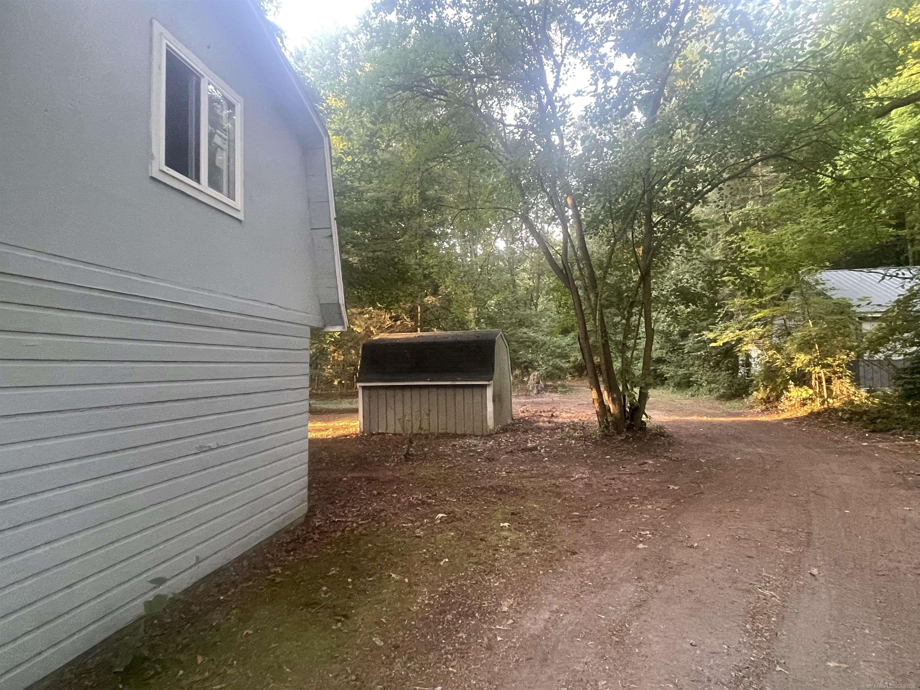 6063 High Road Algonac, MI 48001 - Photo 4 of 17 50089922-3.JPG