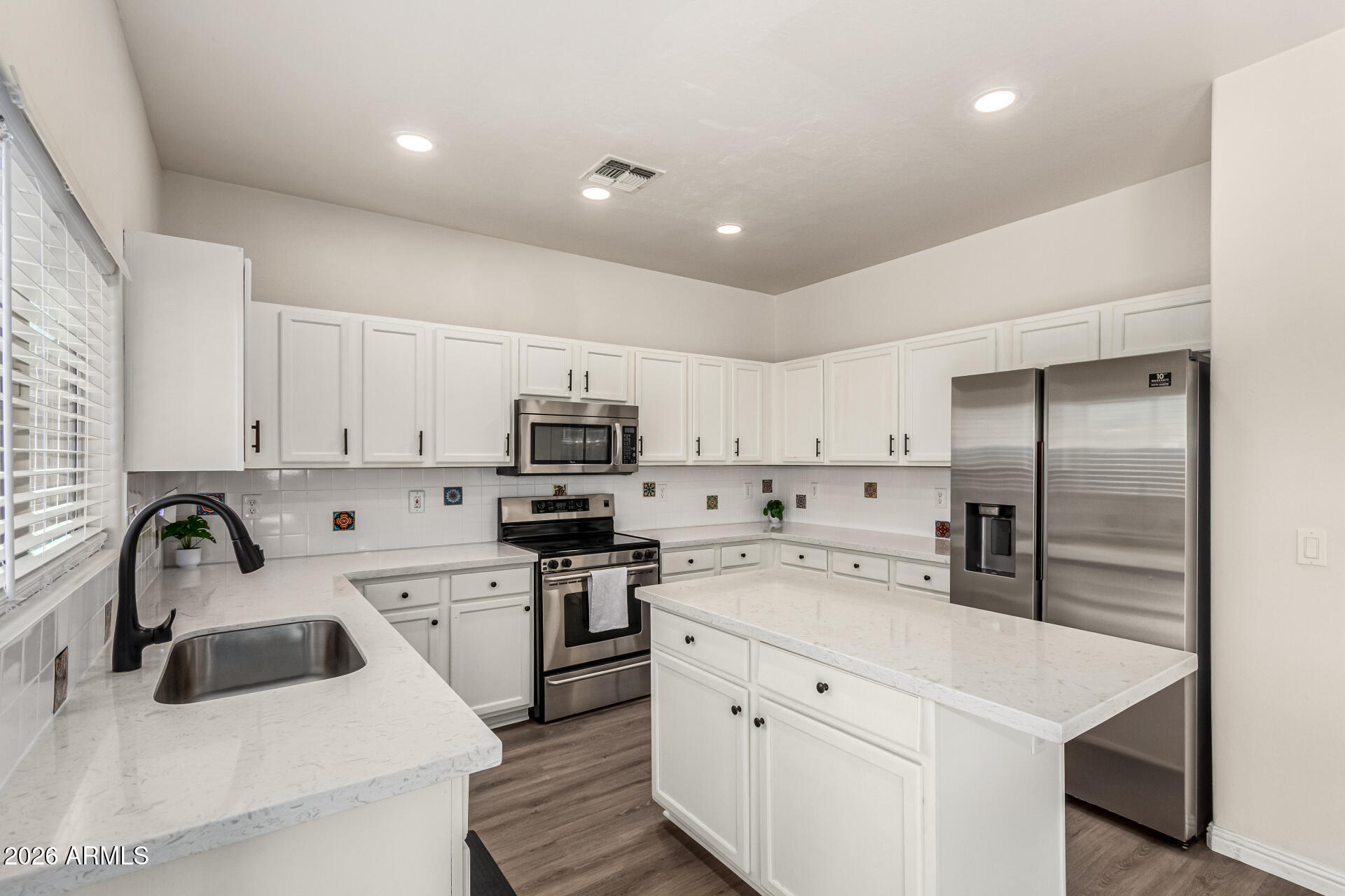 6009 South 15th Drive Phoenix, AZ 85041 - Photo 5 of 32 11 - 15th