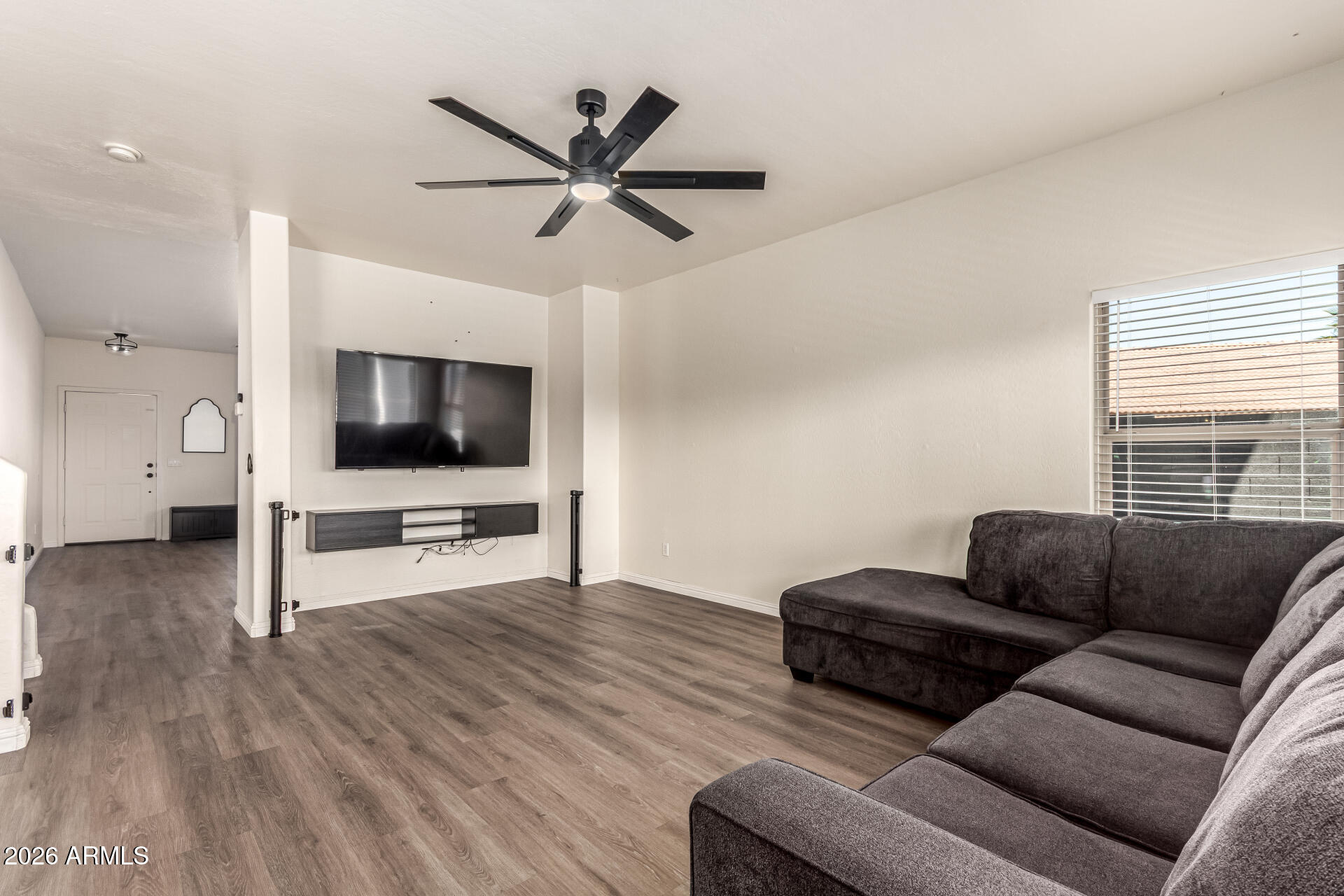 6009 South 15th Drive Phoenix, AZ 85041 - Photo 9 of 32 6 - 15th