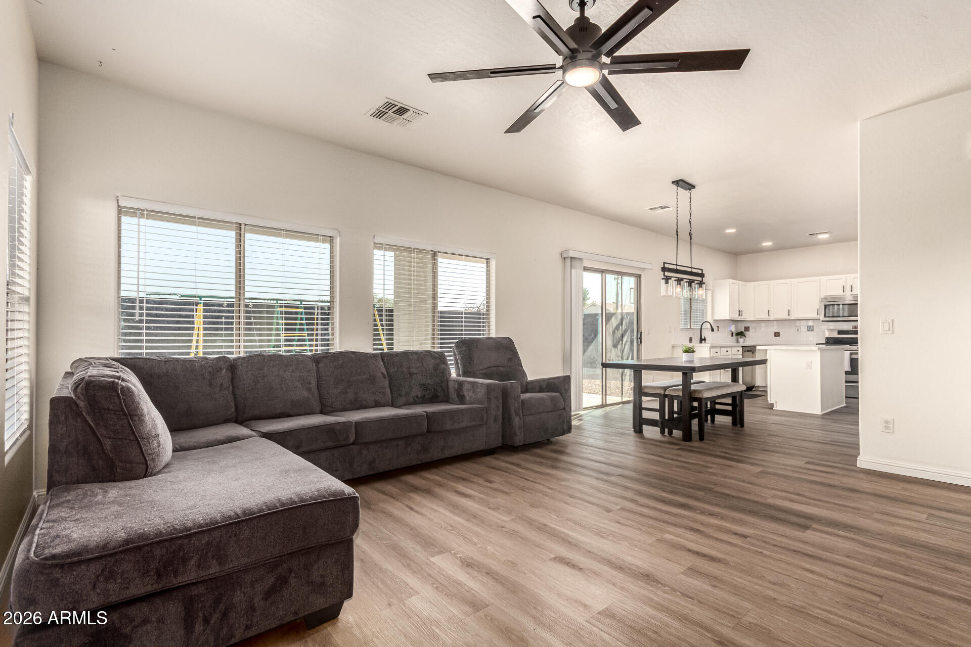 6009 South 15th Drive Phoenix, AZ 85041 - Photo 10 of 32 8 - 15th