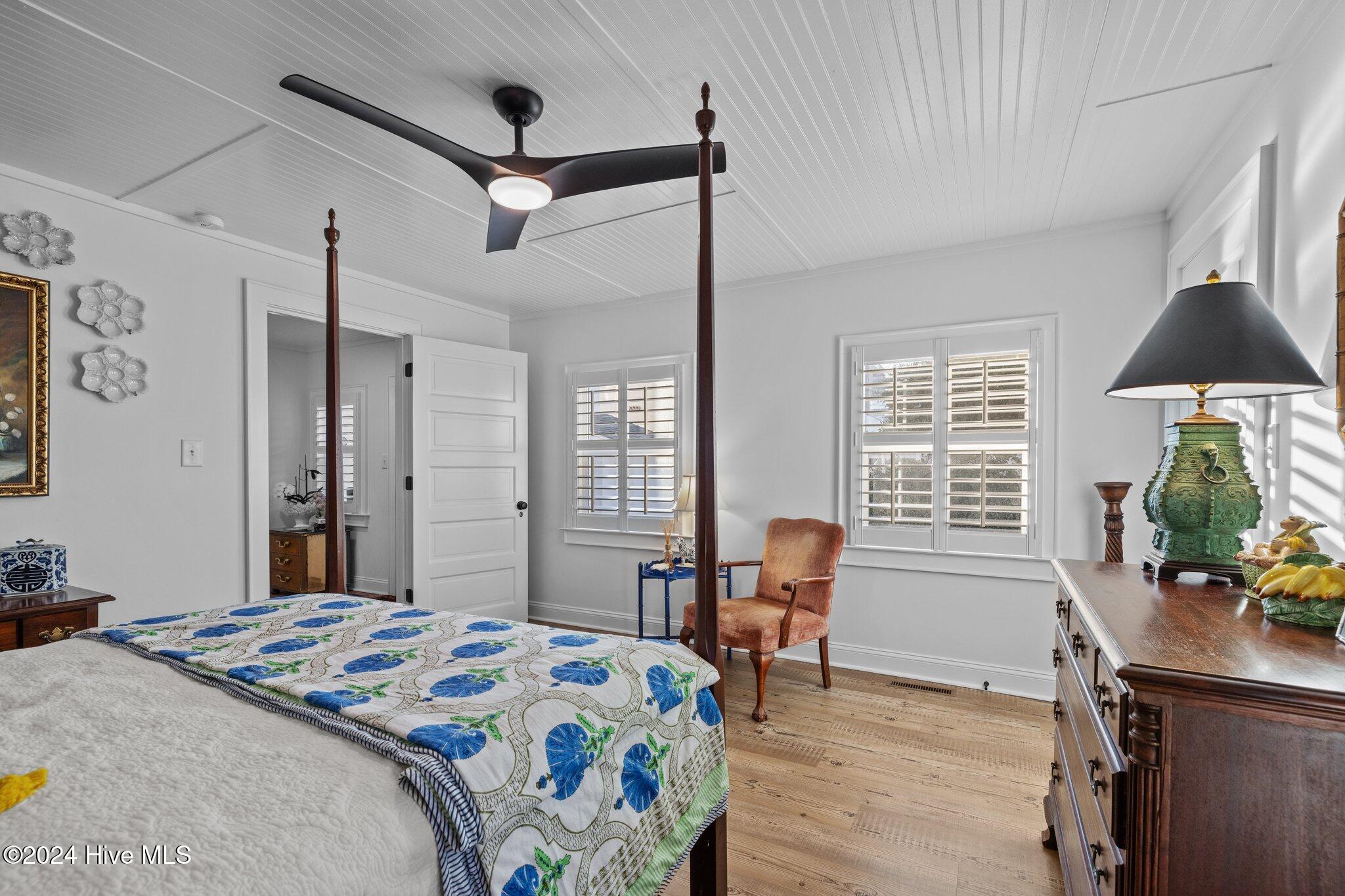 2006 Shepard Street Morehead City, NC 28557 - Photo 16 of 44 Downstairs Suite