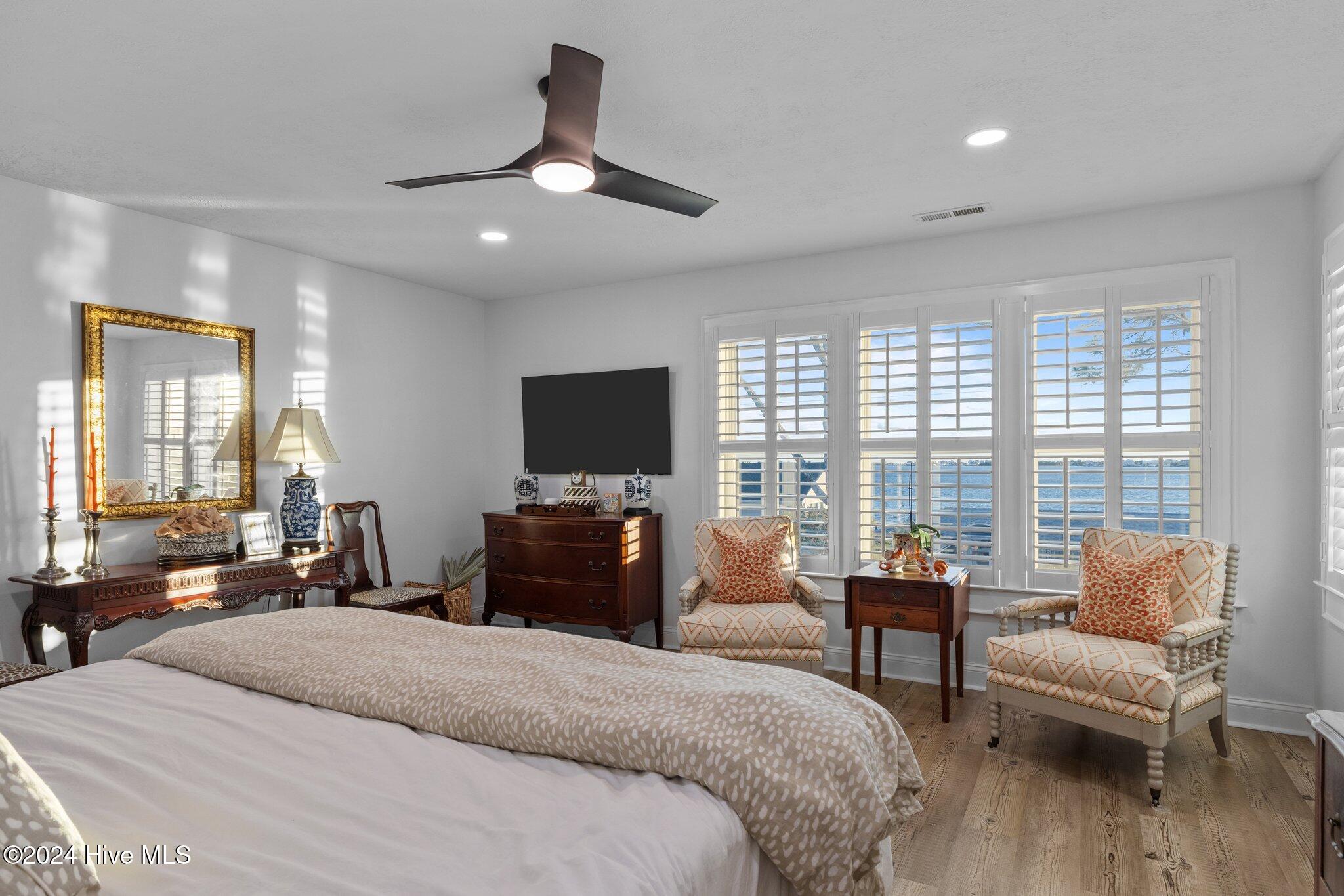 2006 Shepard Street Morehead City, NC 28557 - Photo 21 of 44 Primary Upstairs Suite