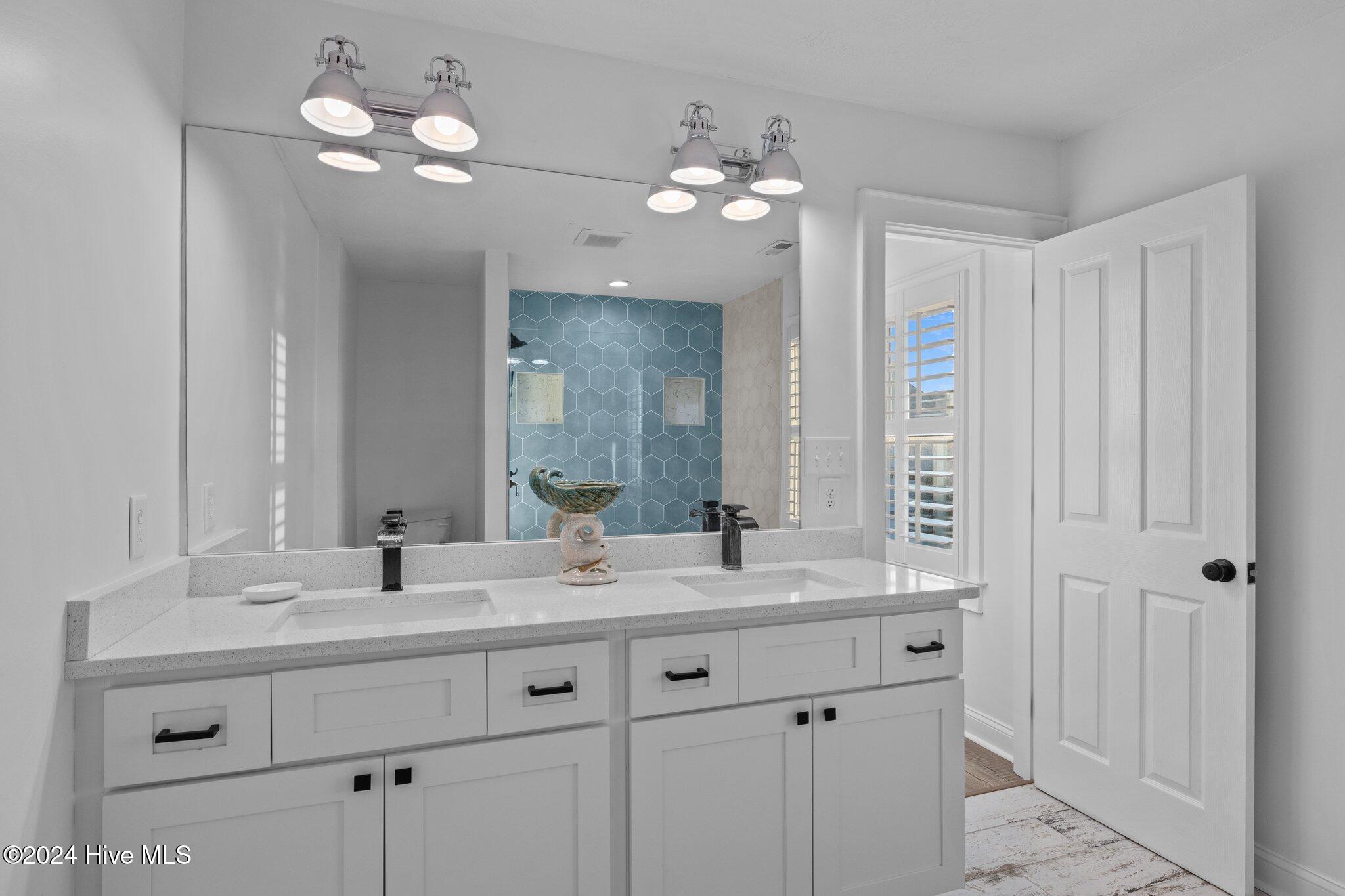 2006 Shepard Street Morehead City, NC 28557 - Photo 26 of 44 Primary Upstairs Suite