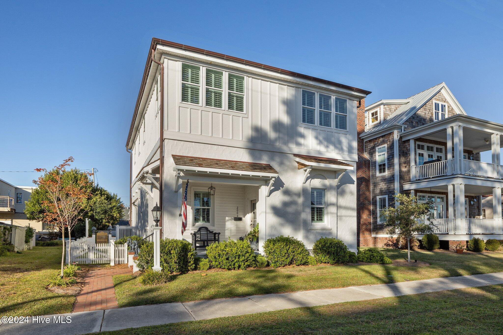 2006 Shepard Street Morehead City, NC 28557 - Photo 3 of 44 Front