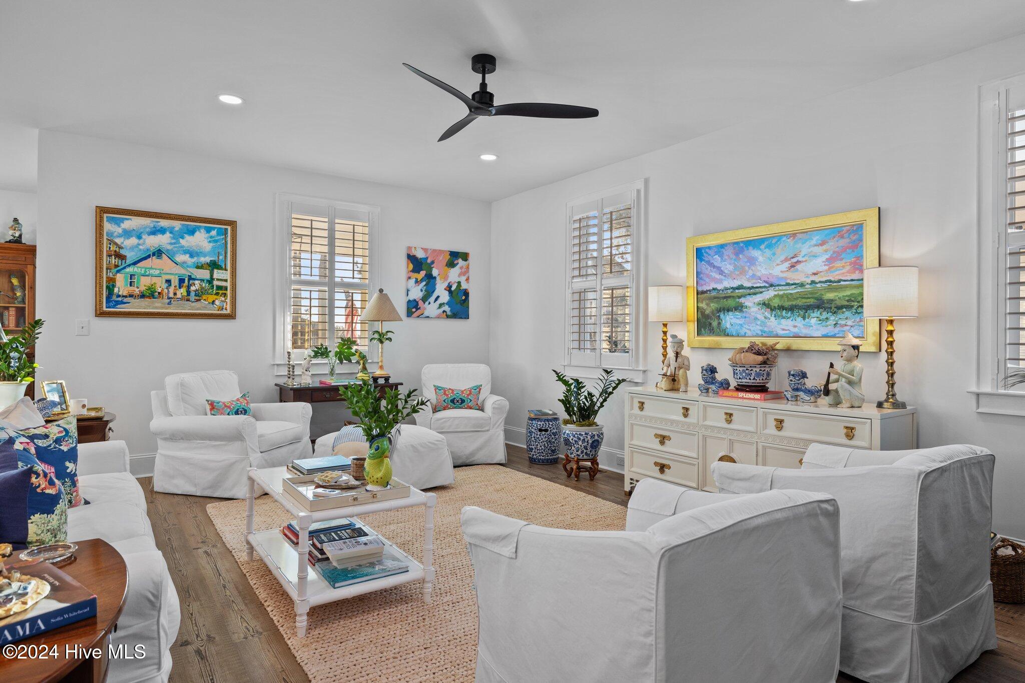 2006 Shepard Street Morehead City, NC 28557 - Photo 5 of 44 Living Room