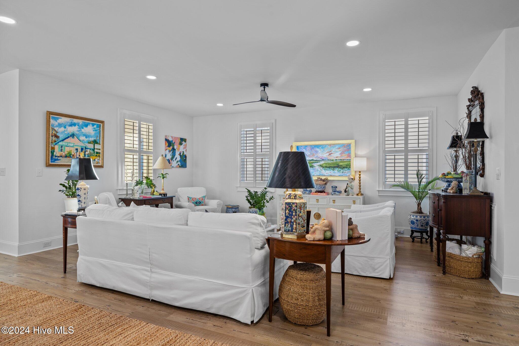 2006 Shepard Street Morehead City, NC 28557 - Photo 8 of 44 Living Room