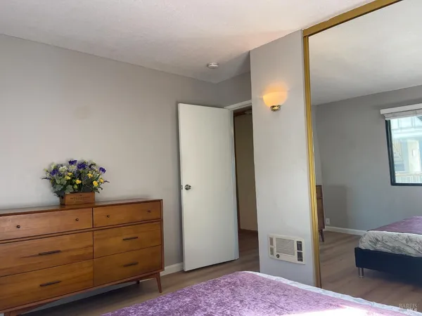 $335,000 | 1 Embarcadero West, Unit 355, Oakland, CA 94607