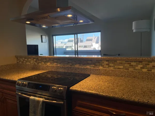 $335,000 | 1 Embarcadero West, Unit 355, Oakland, CA 94607