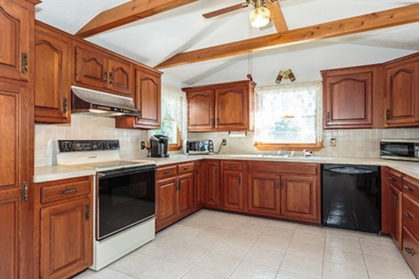 21 Colonial Road Woburn, MA 01801 - Photo 6 of 29