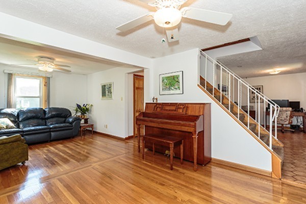 21 Colonial Road Woburn, MA 01801 - Photo 8 of 29