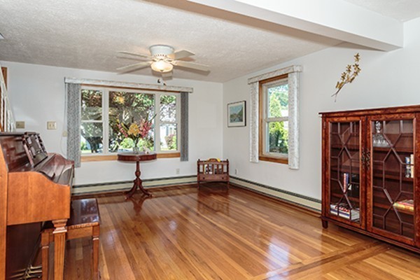 21 Colonial Road Woburn, MA 01801 - Photo 10 of 29