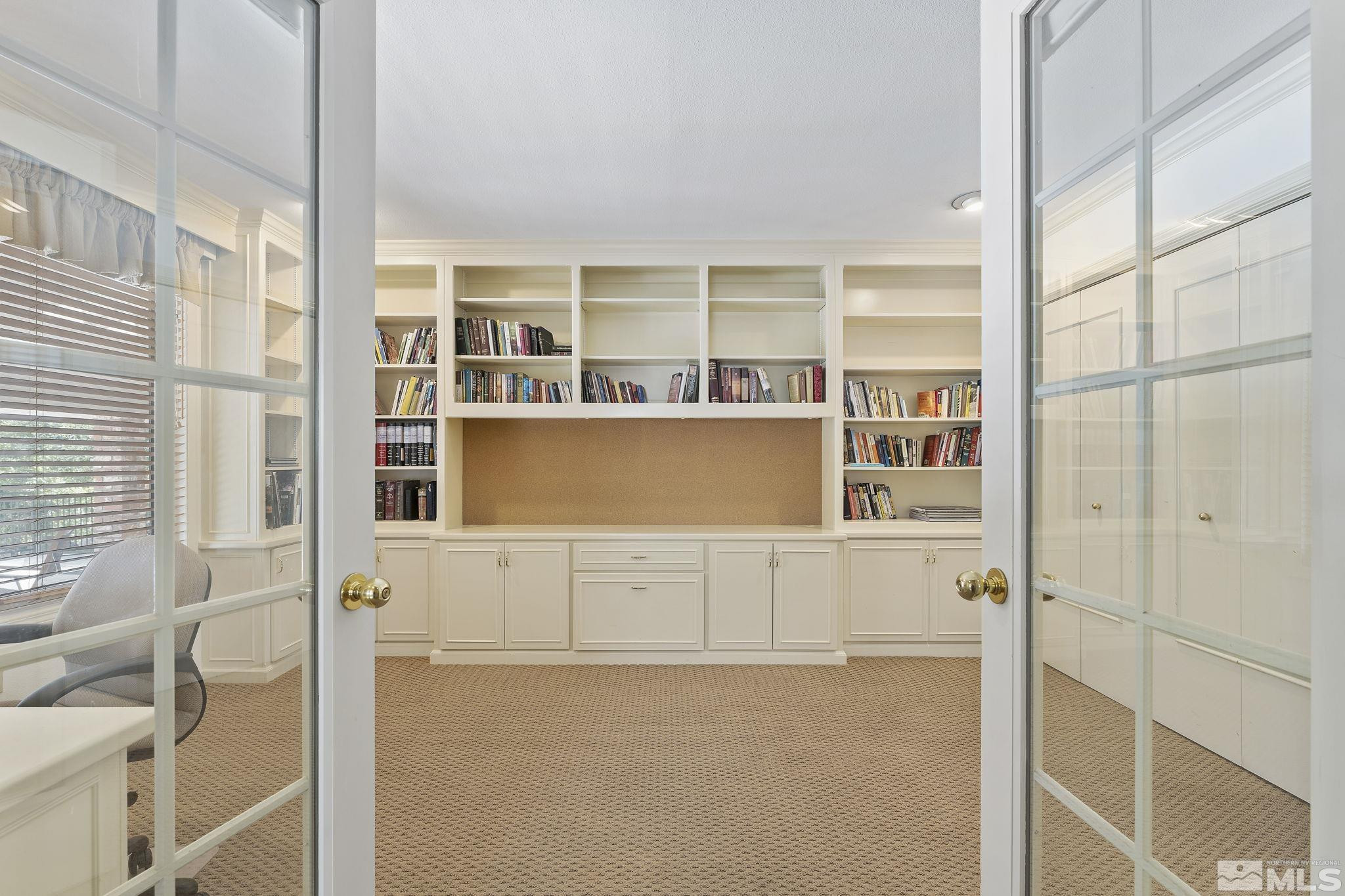 2650 Spinnaker Drive Reno, NV 89519 - Photo 23 of 40 a view of wooden cabinet