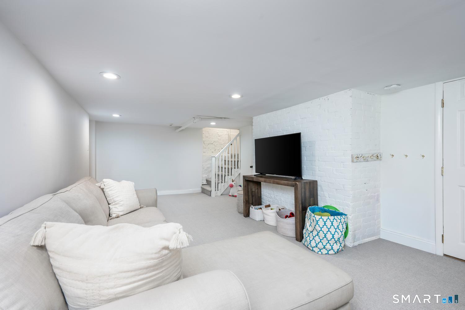 5 Birch Road Darien, CT 06820 - Photo 28 of 40