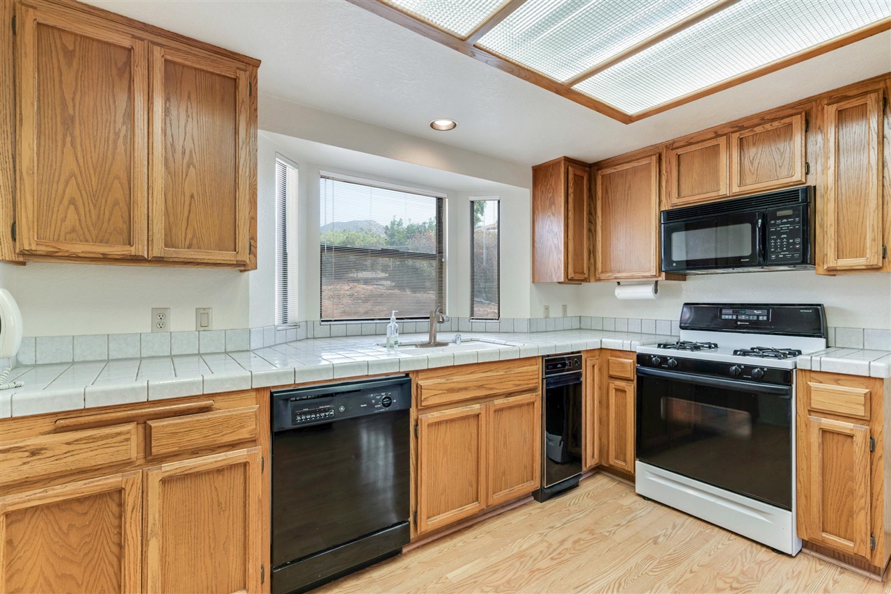 26004 Matlin Road Ramona, CA 92065 - Photo 13 of 25 Gallery Image 13