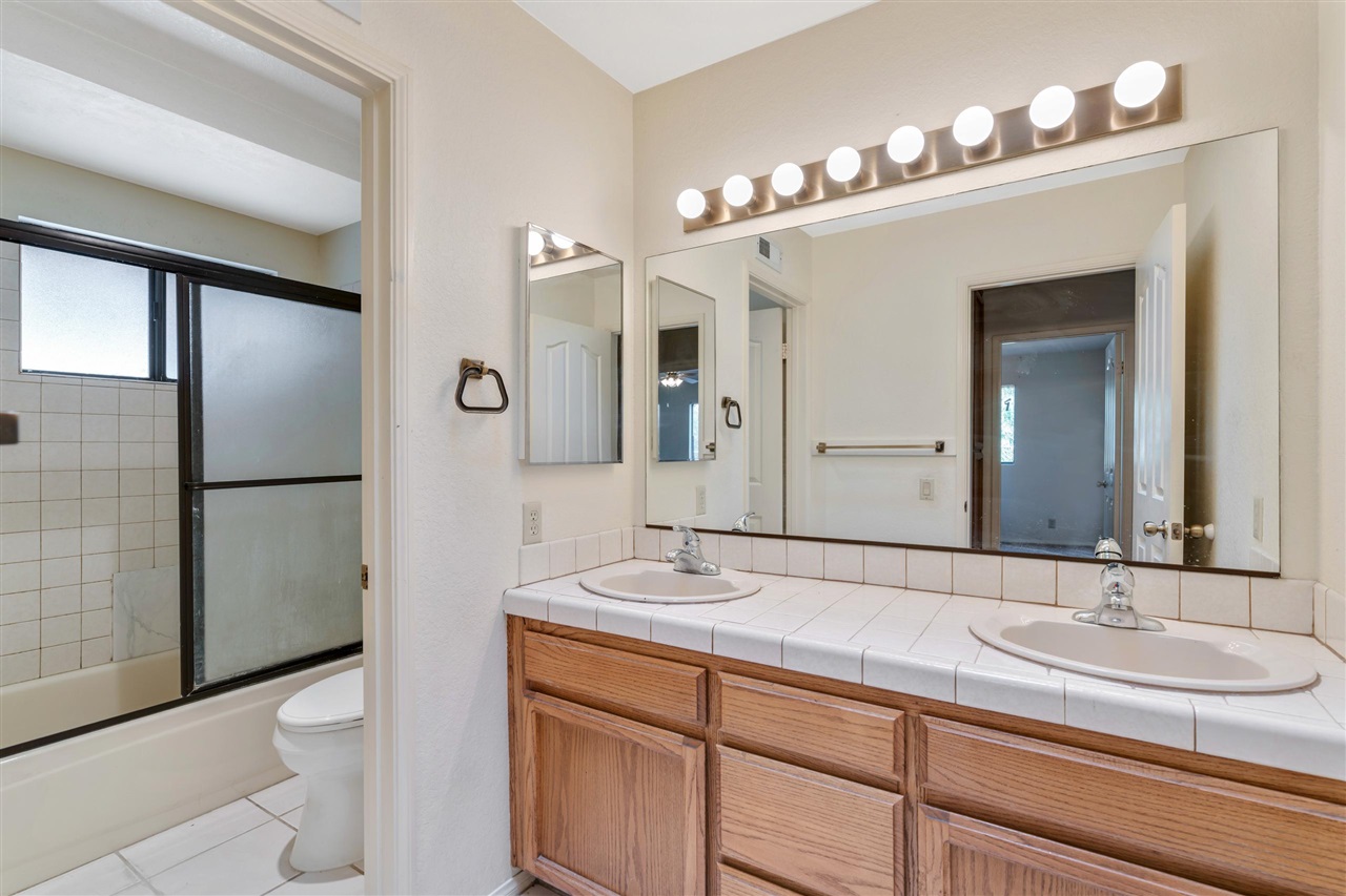 26004 Matlin Road Ramona, CA 92065 - Photo 20 of 25 Gallery Image 20