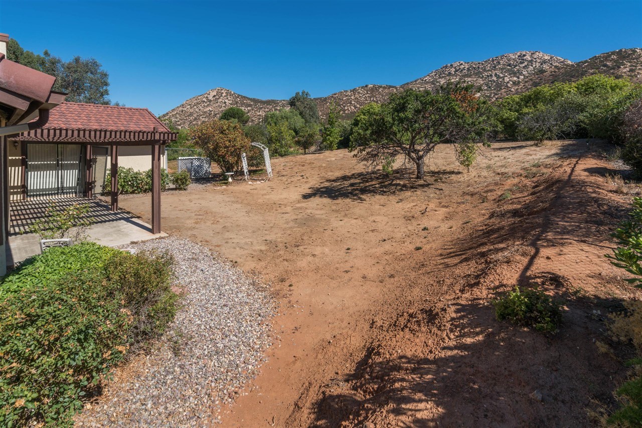 26004 Matlin Road Ramona, CA 92065 - Photo 5 of 25 Gallery Image 5