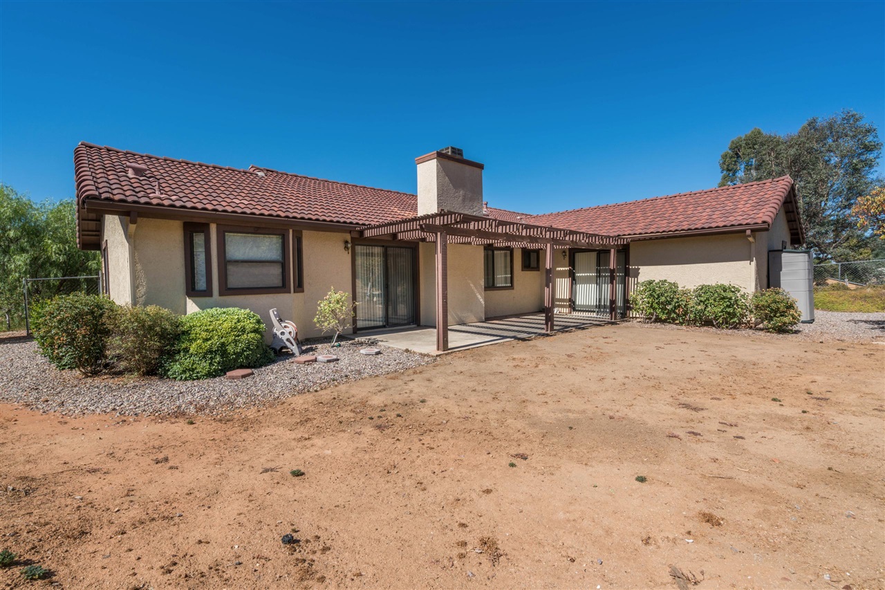 26004 Matlin Road Ramona, CA 92065 - Photo 6 of 25 Gallery Image 6