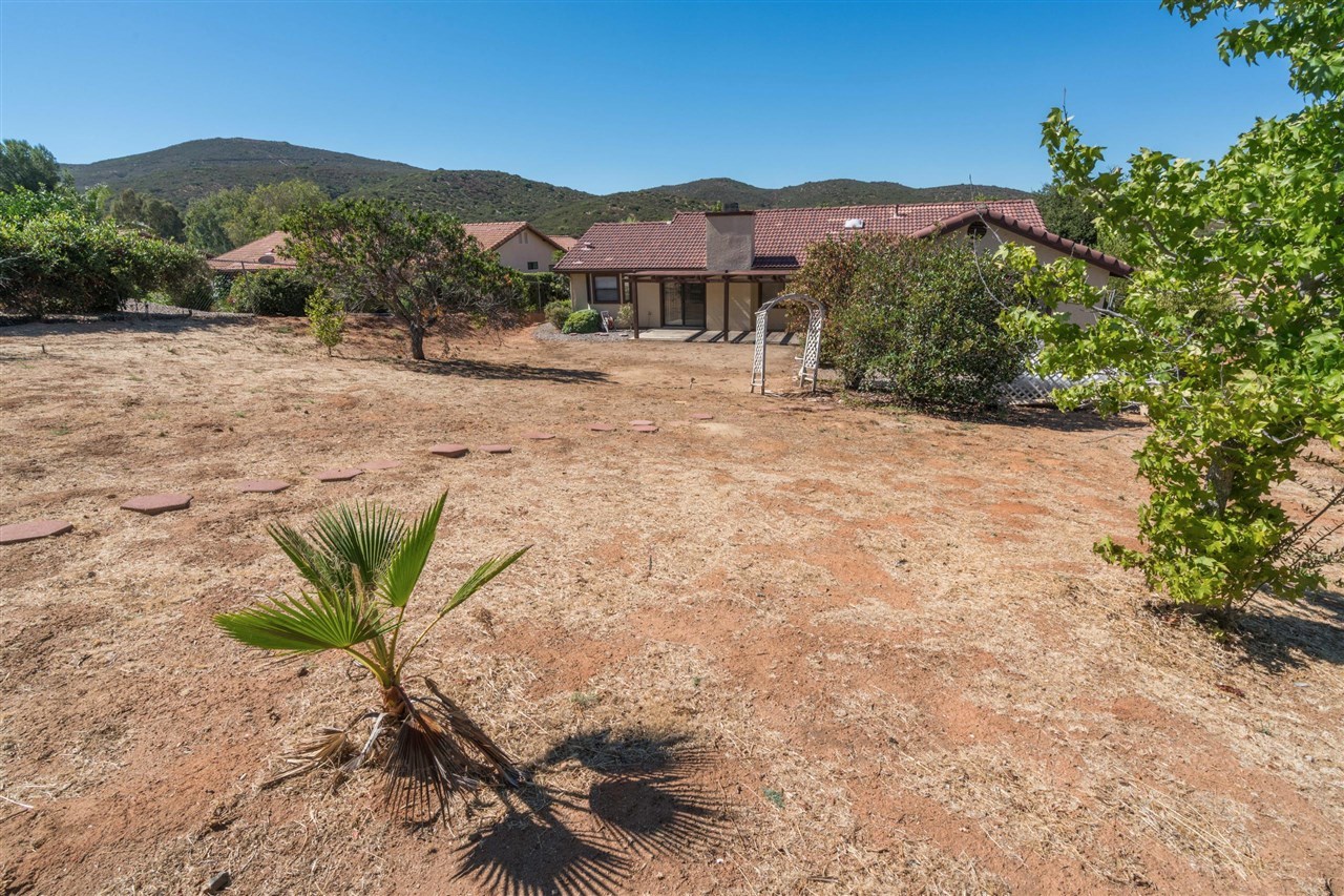 26004 Matlin Road Ramona, CA 92065 - Photo 7 of 25 Gallery Image 7