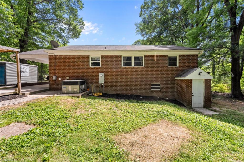 1867 Gerringer Road Burlington, NC 27217 - Photo 5 of 28 Gallery Image 5