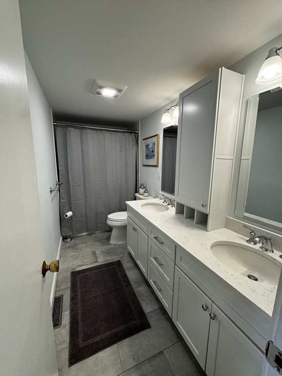 255 North Road, Unit 44 Chelmsford, MA 01824 - Photo 13 of 31 a bathroom with a sink and a mirror