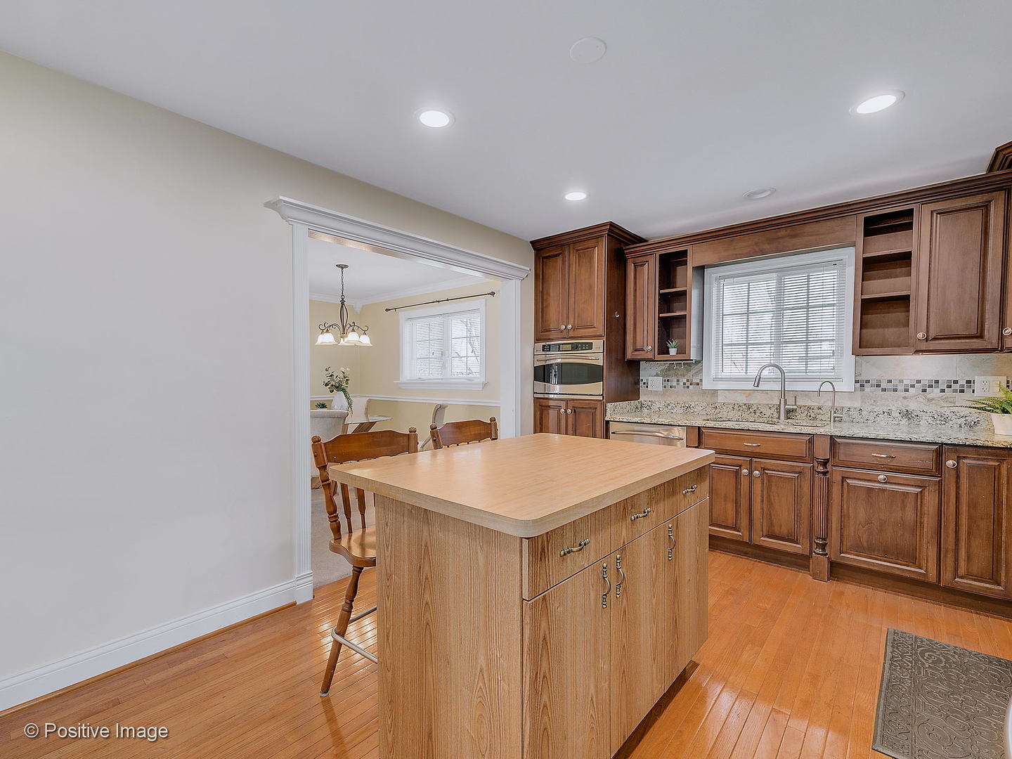 N730 Delano Street Wheaton, IL 60187 - Photo 7 of 34