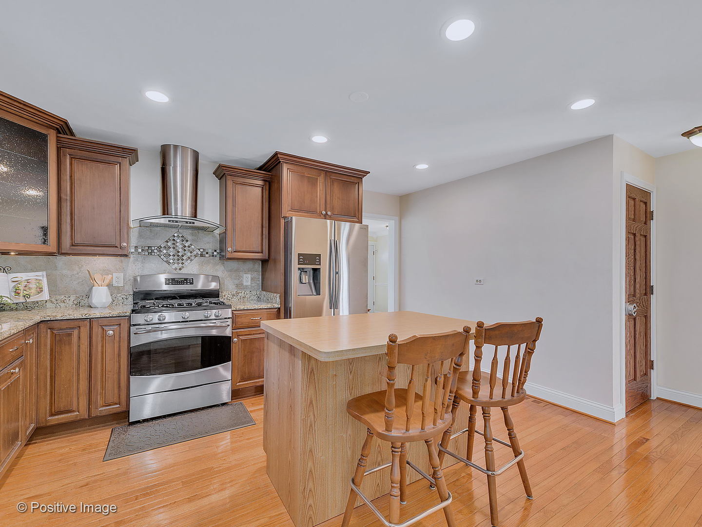 N730 Delano Street Wheaton, IL 60187 - Photo 8 of 34