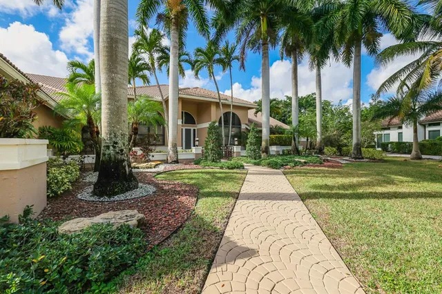 a kitchen that has a lot of cabinets