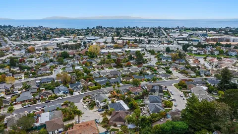 a black and white photo of a living room