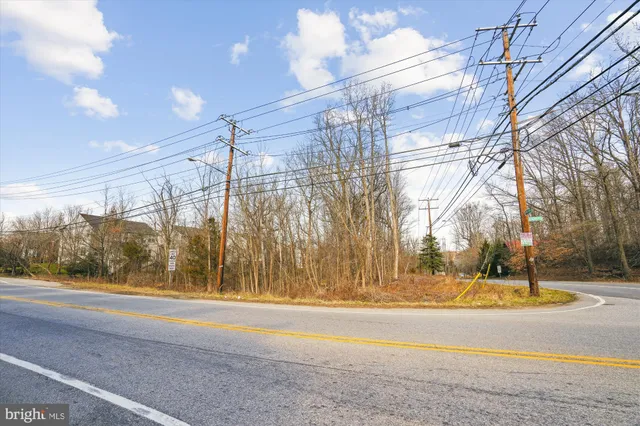 a view of street with yard