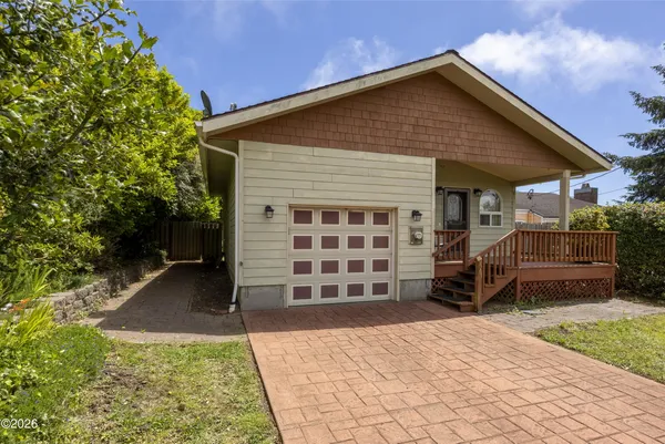 $335,000 | 736 Northwest Lee Street, Newport, OR 97365