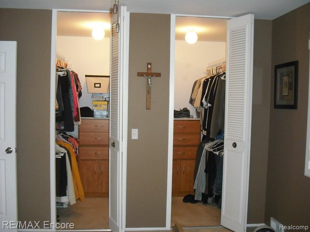 899 Francis Street Rochester, MI 48307 - Photo 9 of 13 Large W/I Closet