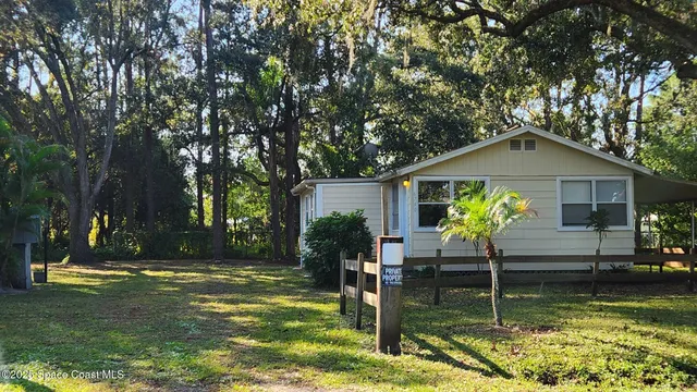 a front view of house with yard and swimming pool