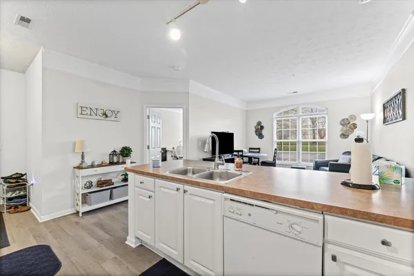 $154,900 | 1901 North Lincoln Avenue, Unit 105, Urbana, IL 61801