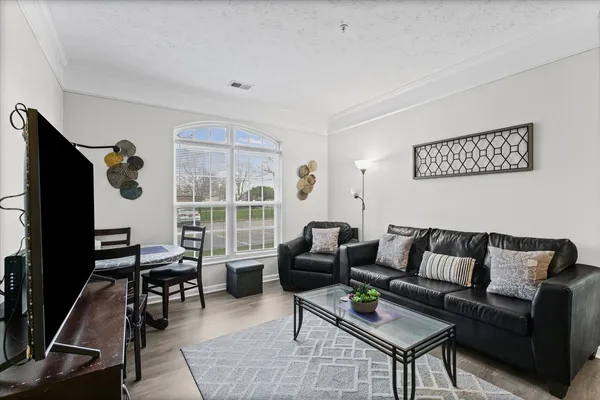 $154,900 | 1901 North Lincoln Avenue, Unit 105, Urbana, IL 61801