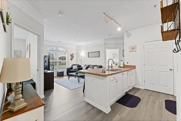 $154,900 | 1901 North Lincoln Avenue, Unit 105, Urbana, IL 61801