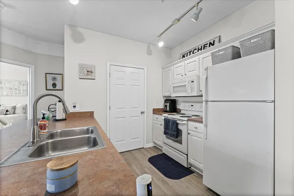 $154,900 | 1901 North Lincoln Avenue, Unit 105, Urbana, IL 61801