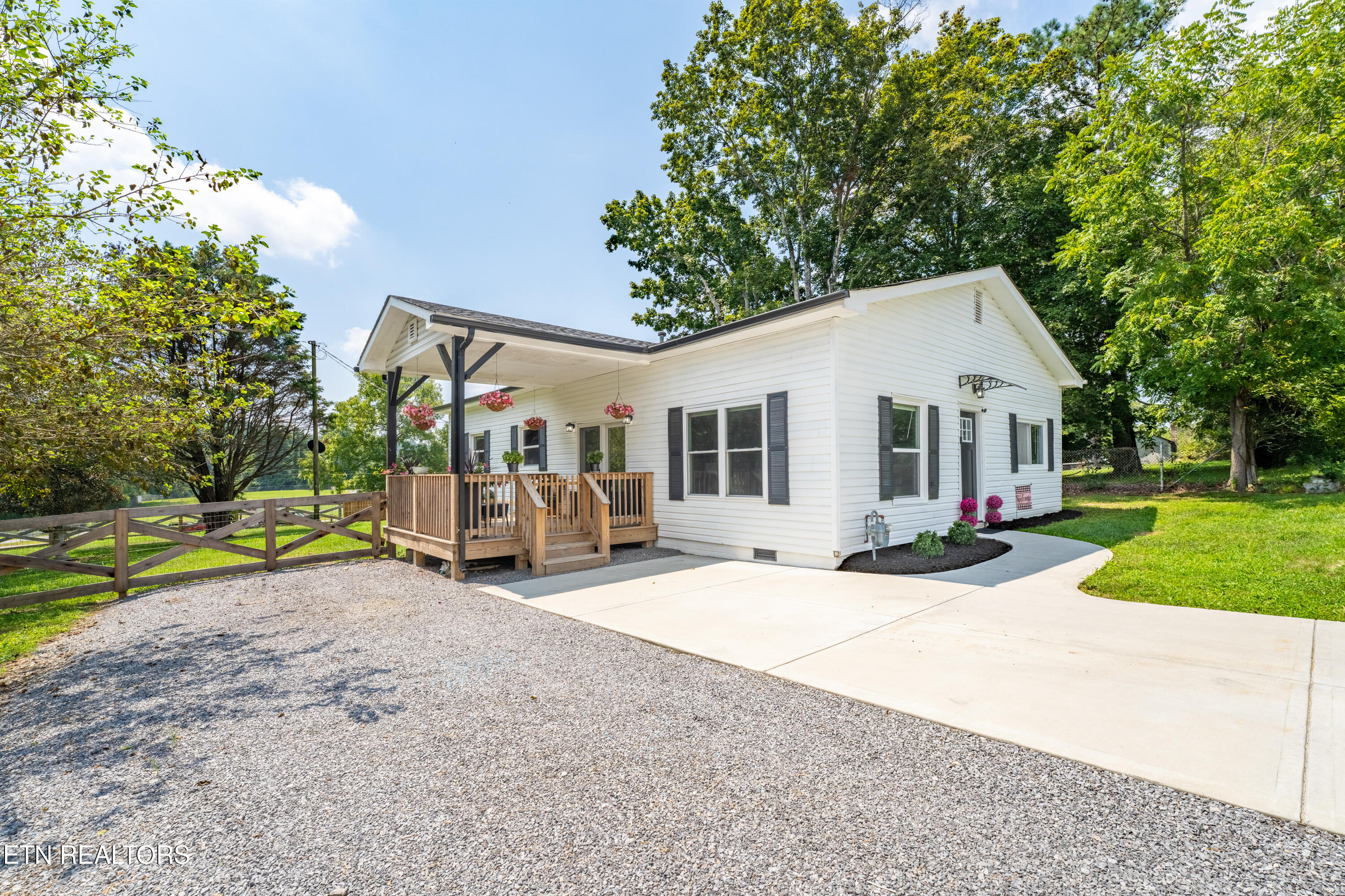 109 Rostron Lane Clinton, TN 37716 - Photo 1 of 36 1