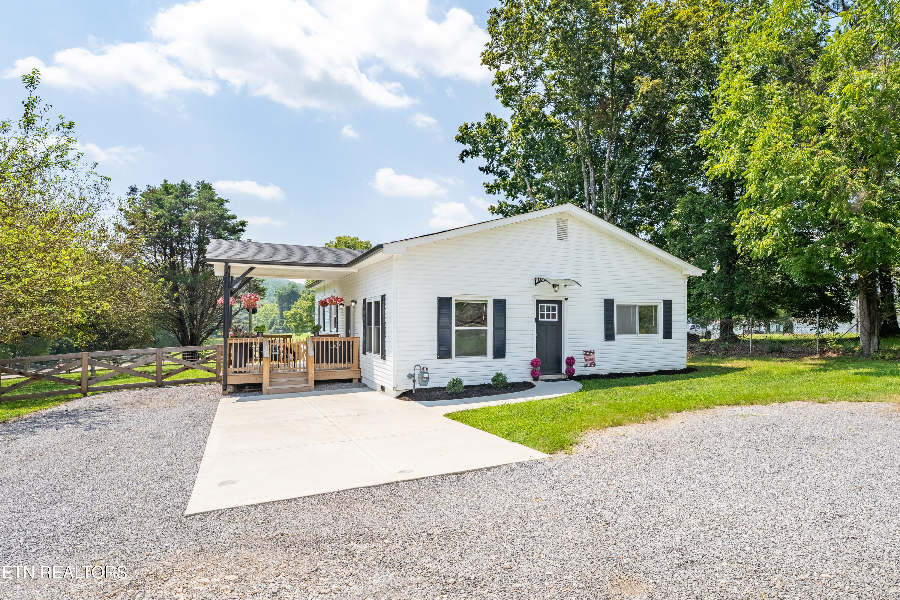 109 Rostron Lane Clinton, TN 37716 - Photo 24 of 36 24